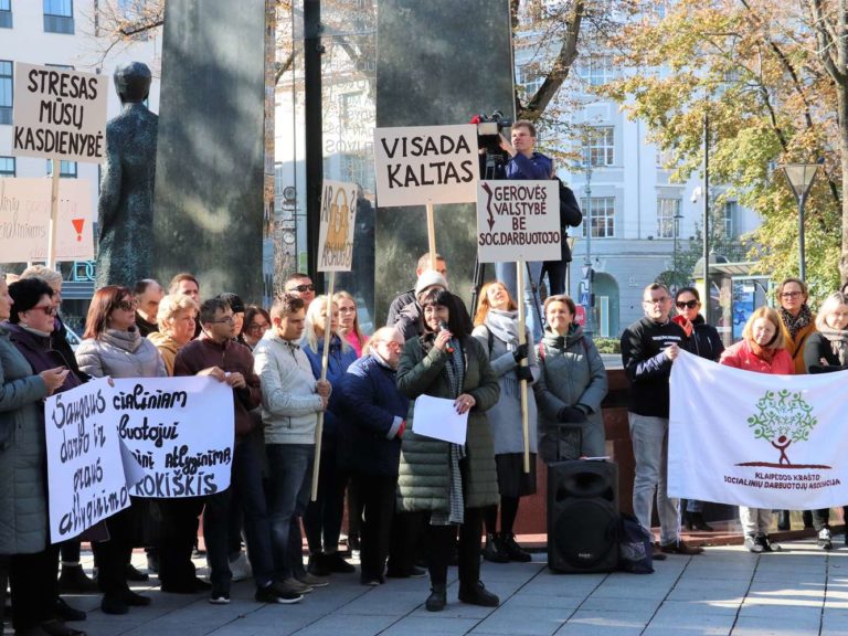 Visuotinė šalies socialinių darbuotojų protesto akcija (4)